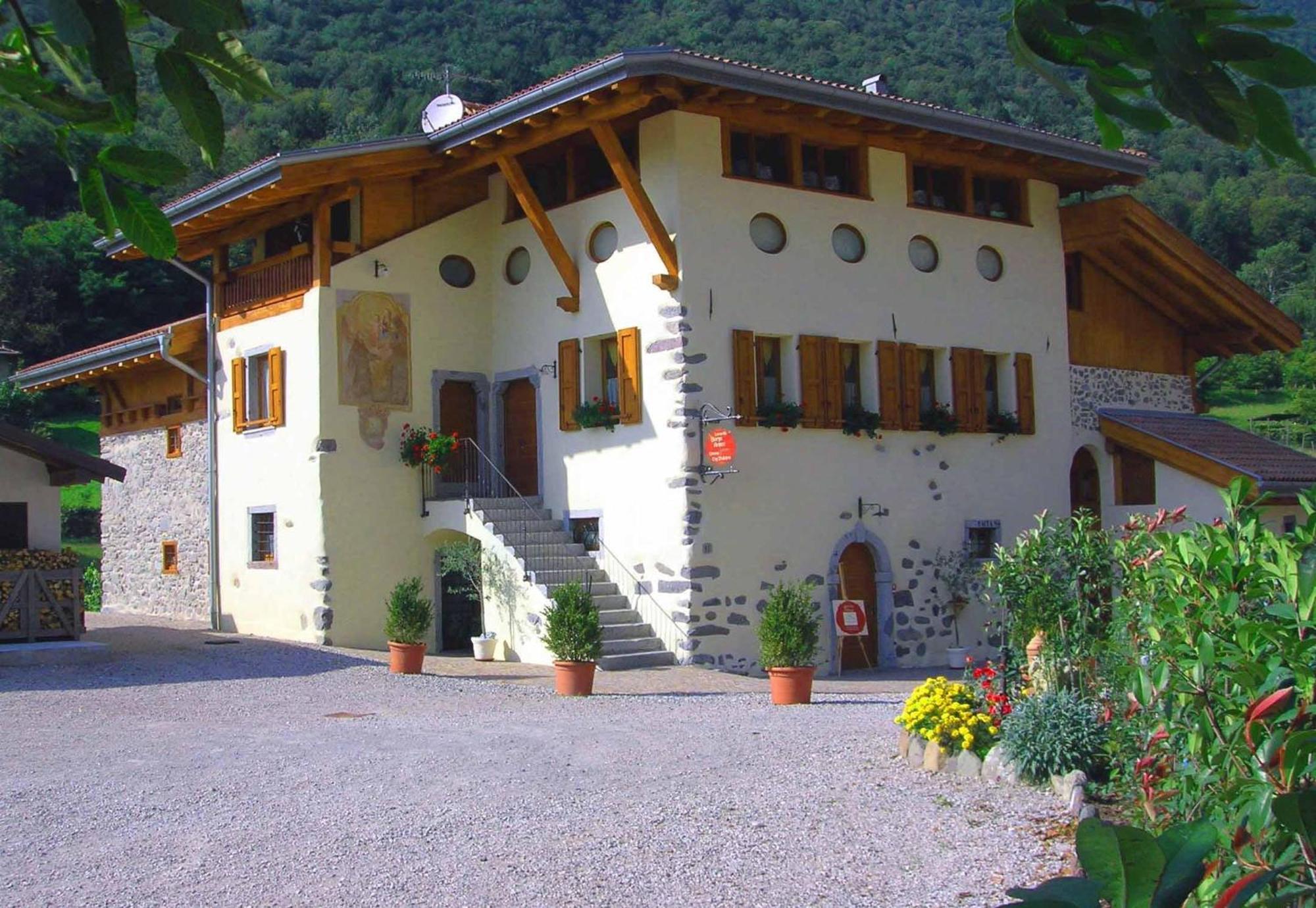 Locanda Borgo Chiese Castel Condino Екстериор снимка
